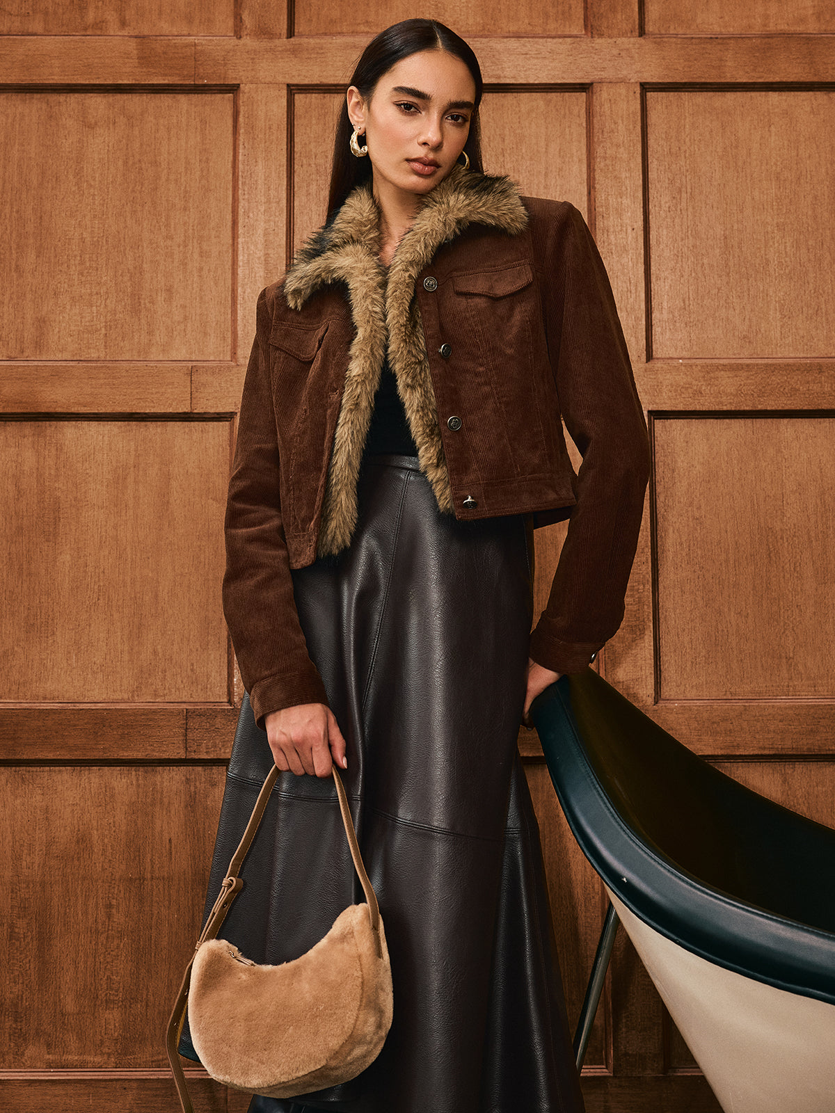 Veste Femme en Velours Côtelé avec Col en Fausse Fourrure | Style Court & Chic d’Hiver