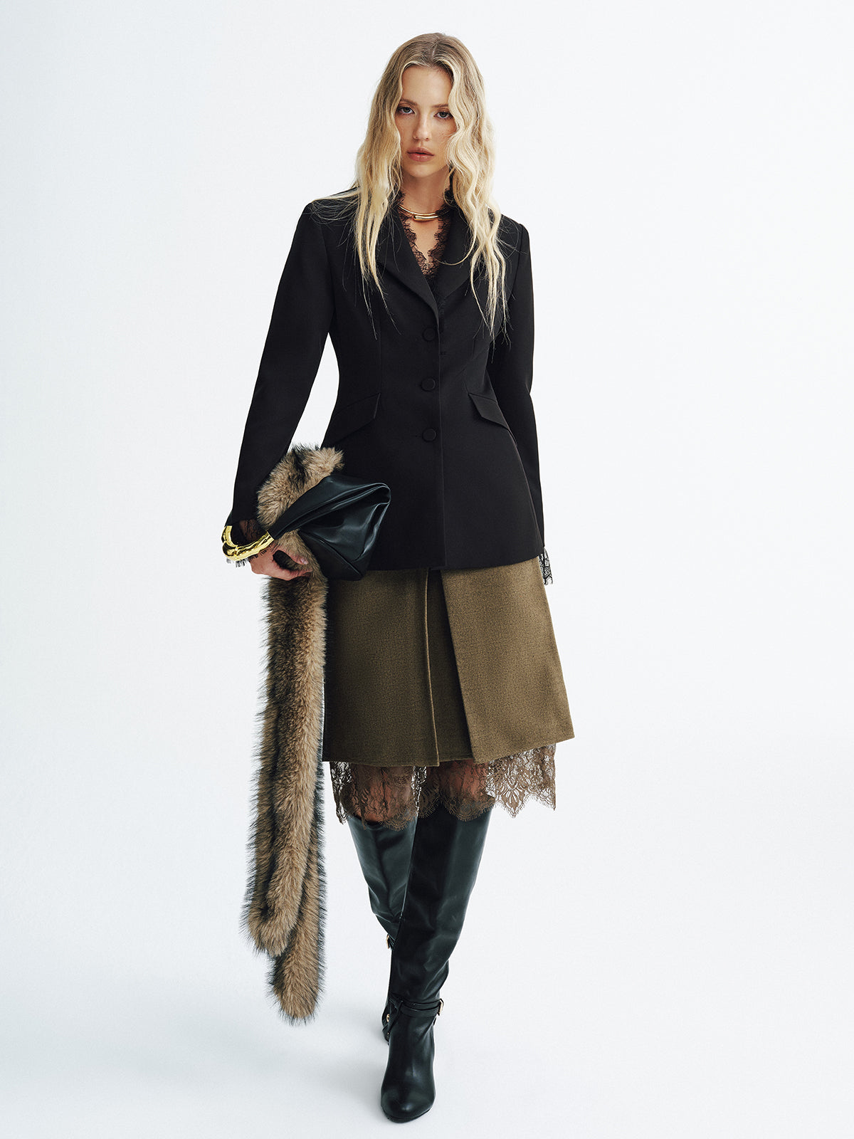 Blazer Femme Cintré avec Détails Dentelle | Élégance Moderne & Silhouette Affinée