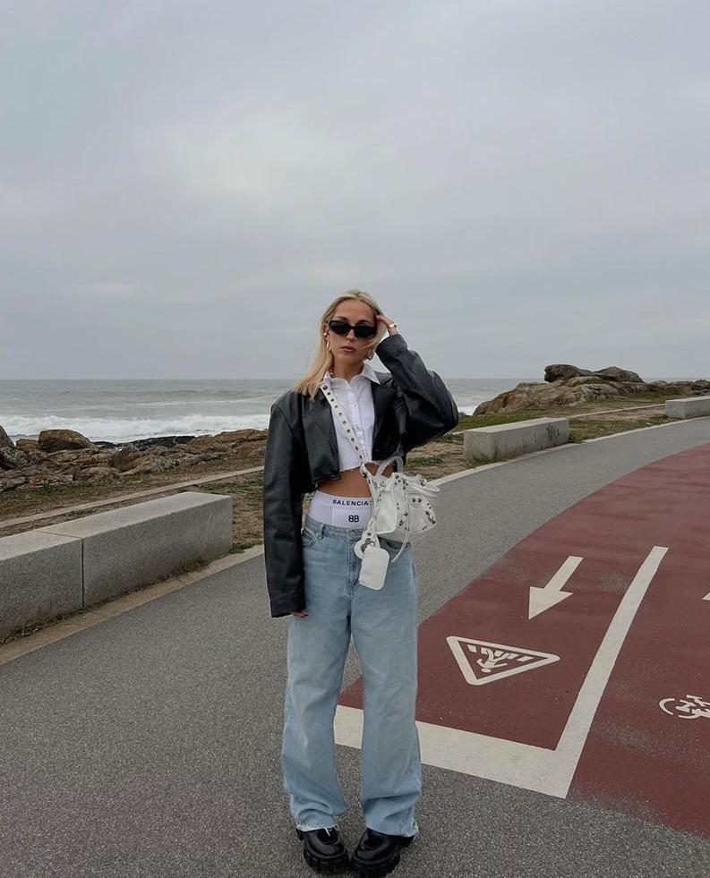 Ensemble Effet Cuir | Blazer Court et Jupe | Parfait pour un look urbain et tendance