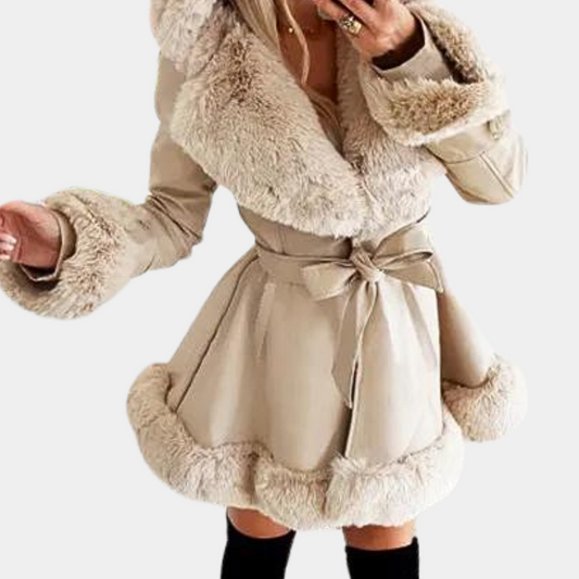 Manteau Court à Capuche en Fausse Fourrure | Élégance Féminine & Chaleur Hivernale