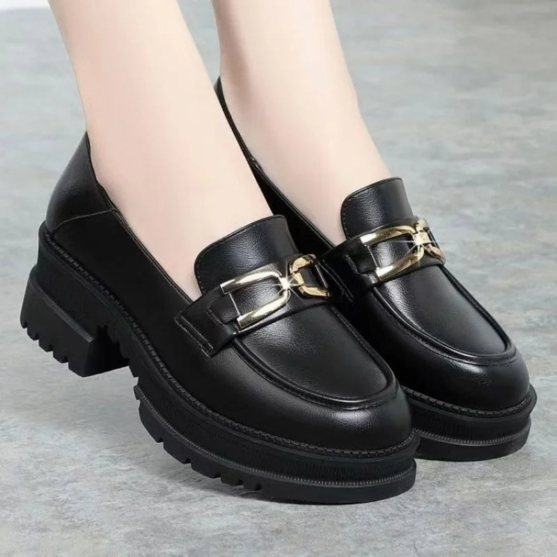 Mocassins Tendance | Chaînette Métallique | Semelle Crantée Confort | Idéal pour un Look Urbain Chic