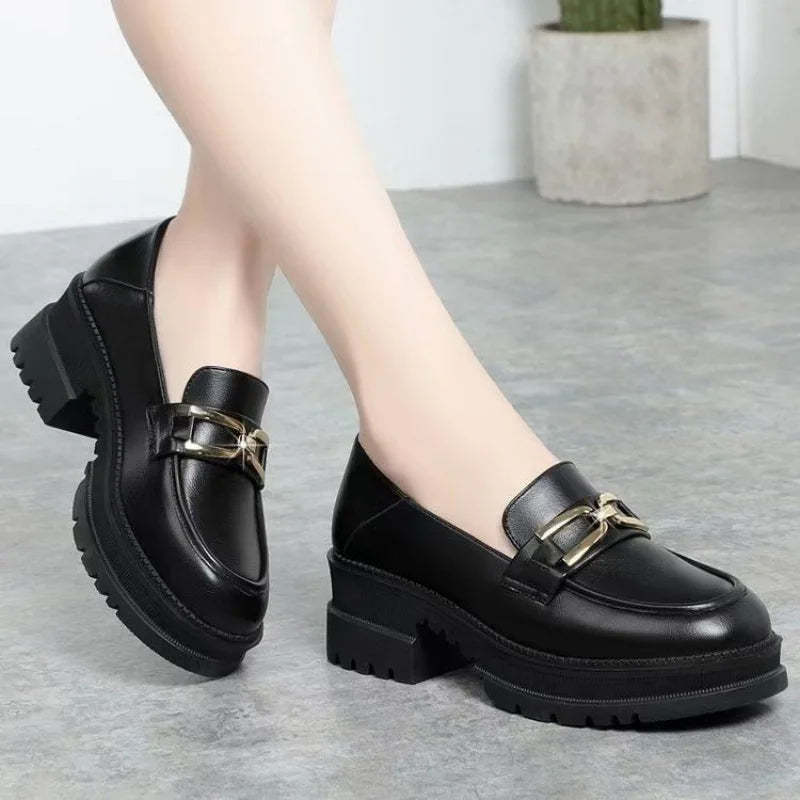 Mocassins Tendance | Chaînette Métallique | Semelle Crantée Confort | Idéal pour un Look Urbain Chic