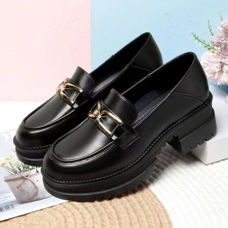 Mocassins Tendance | Chaînette Métallique | Semelle Crantée Confort | Idéal pour un Look Urbain Chic
