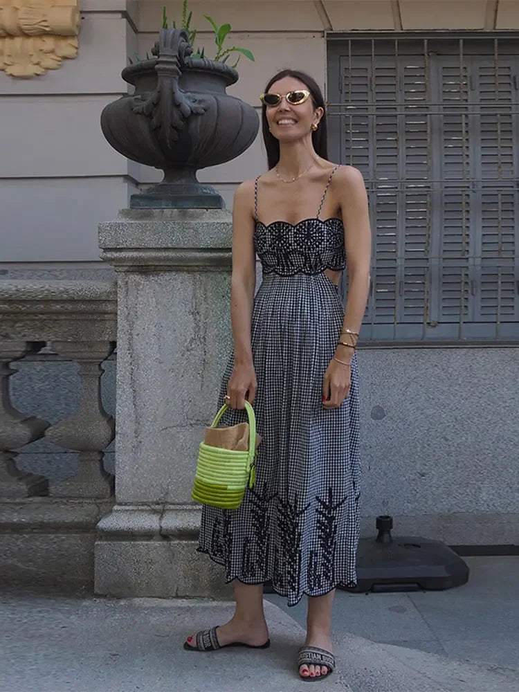 Robe Vichy | Coton Léger | Bretelles Fines et Broderies | Pour Été en Ville ou en Vacances