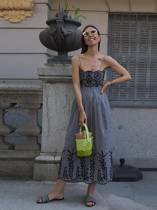 Robe Vichy | Coton Léger | Bretelles Fines et Broderies | Pour Été en Ville ou en Vacances