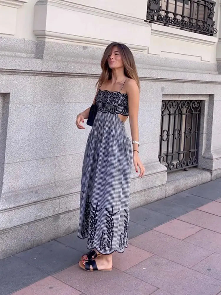 Robe Vichy | Coton Léger | Bretelles Fines et Broderies | Pour Été en Ville ou en Vacances