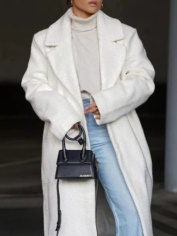 Manteau Élégant Long | Texture Duveteuse et Coupe Droite | Idéal pour l’Hiver Chic et les Tenues Habillées