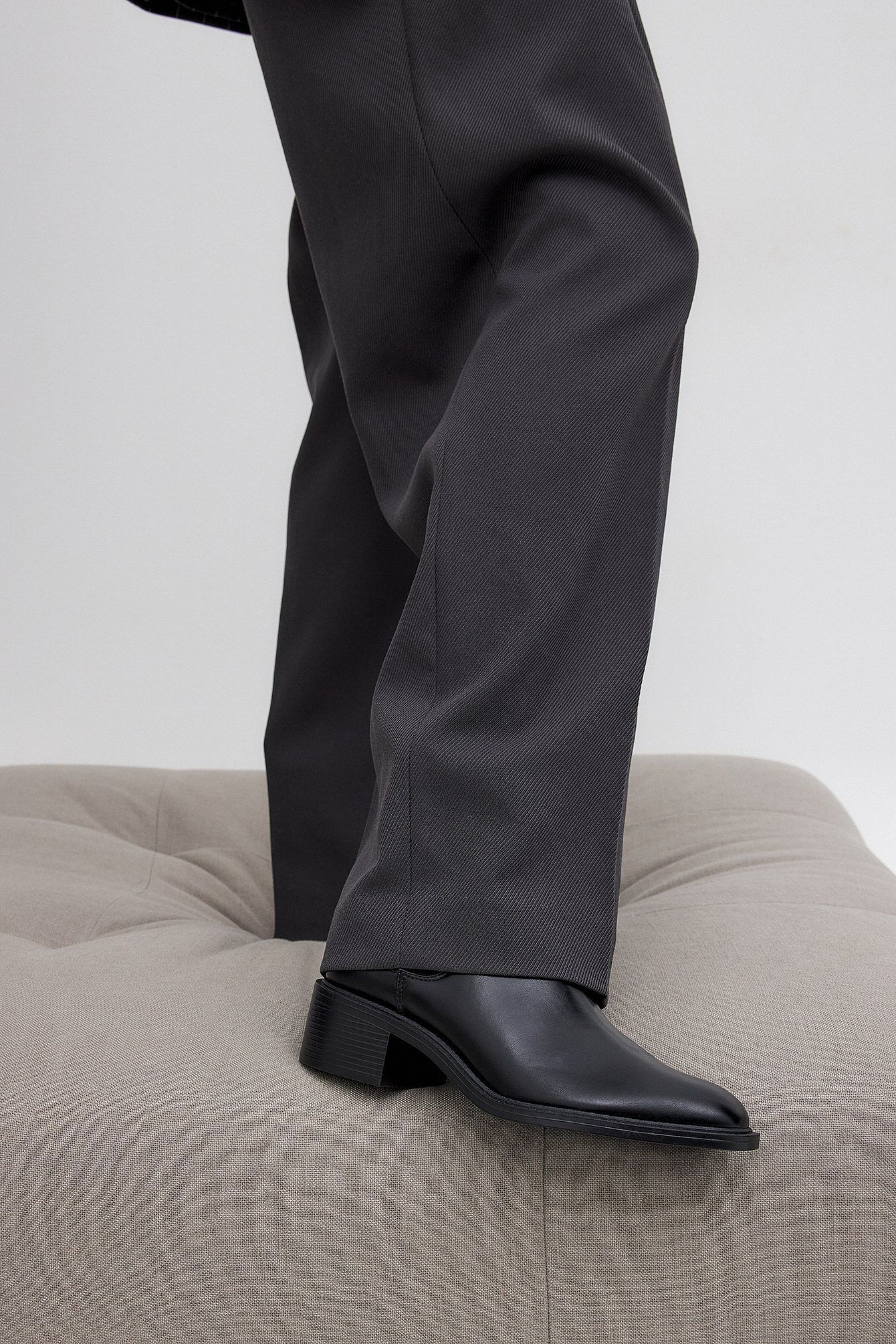 Bottines Noires | Bout Carré et Talon Carré | Idéales pour un look urbain et moderne