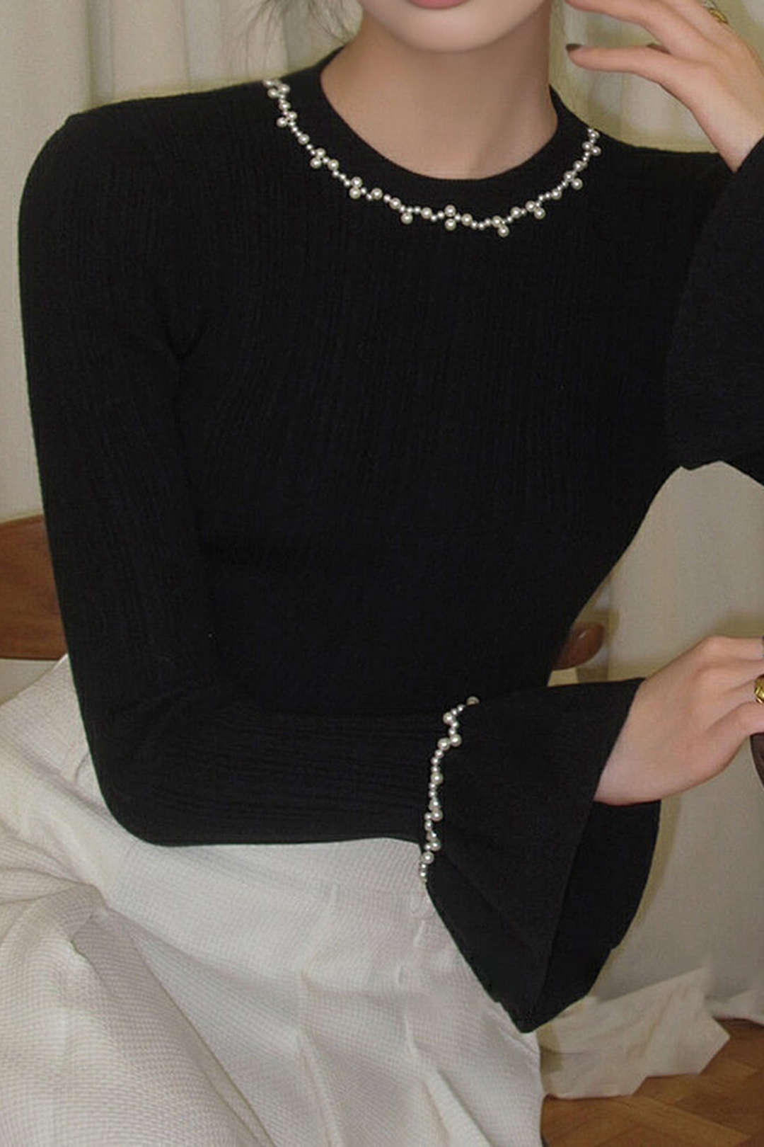 Top Maille | Perles Nacrées | Coupe Ajustée | Idéal pour soirées raffinées