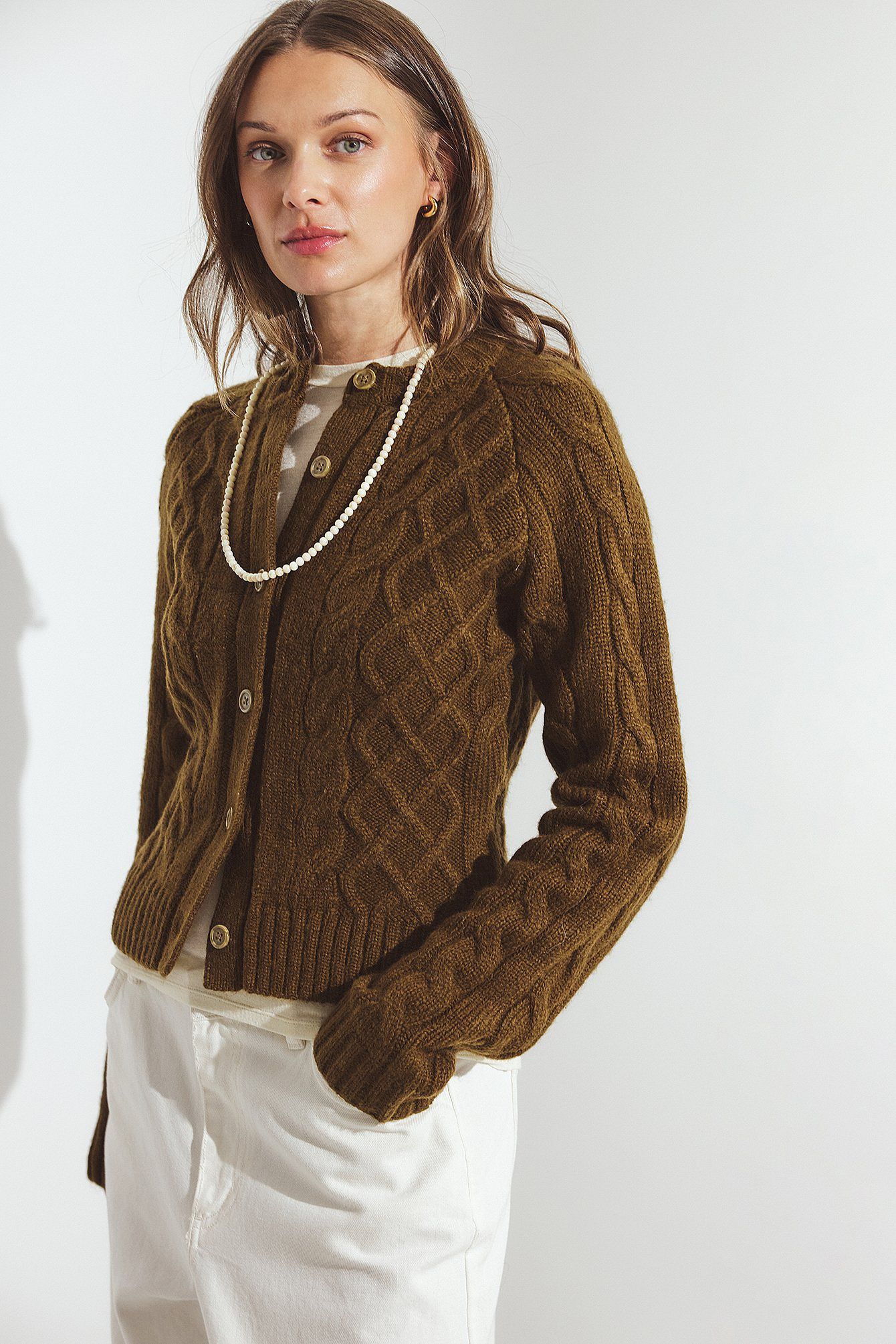 Cardigan Court en Maille Torsadée Classique pour Femme | Élégance Intemporelle et Chaleur