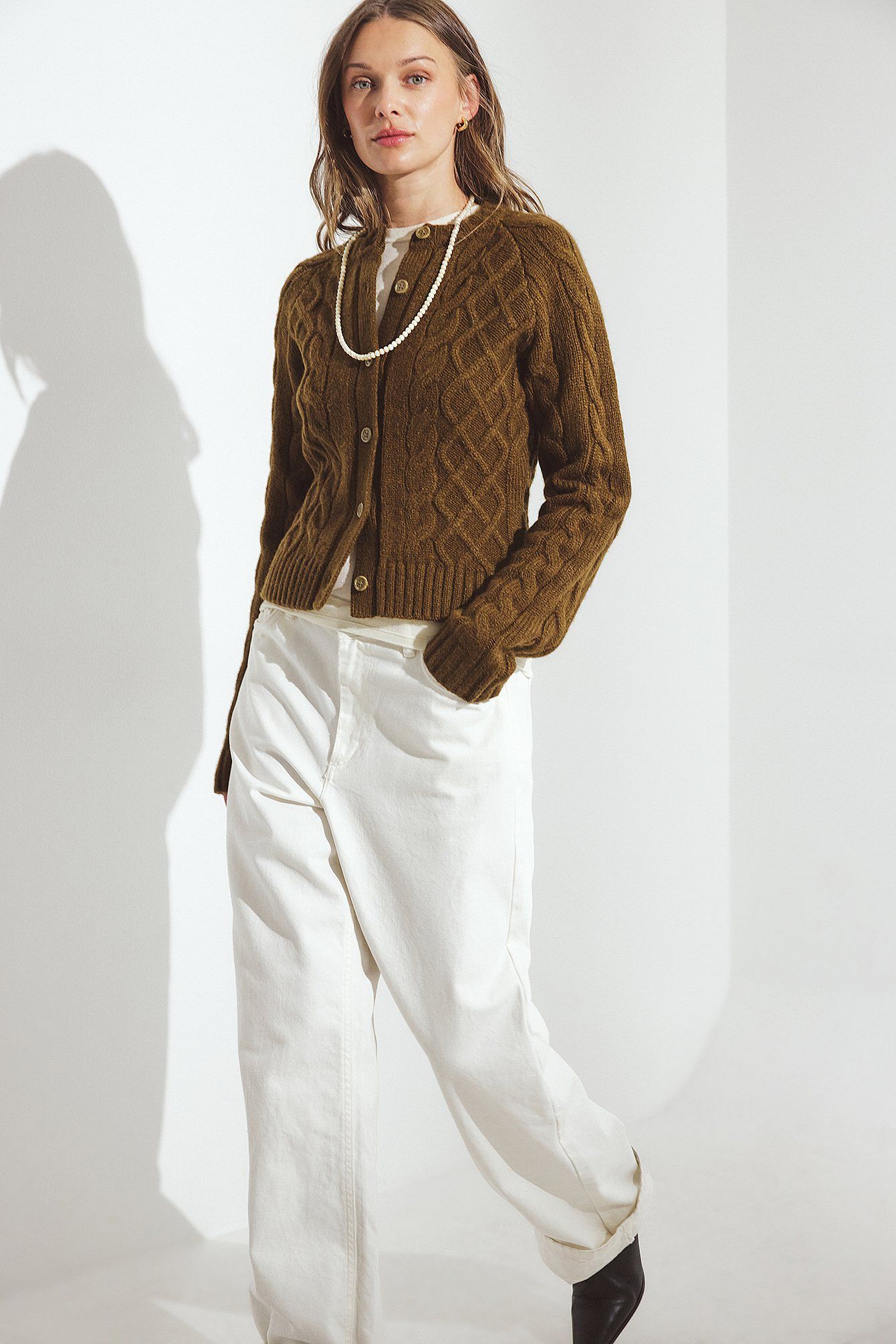 Cardigan Court en Maille Torsadée Classique pour Femme | Élégance Intemporelle et Chaleur