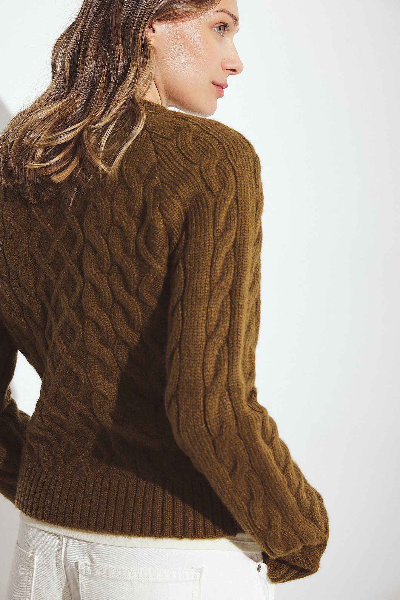 Cardigan Court en Maille Torsadée Classique pour Femme | Élégance Intemporelle et Chaleur