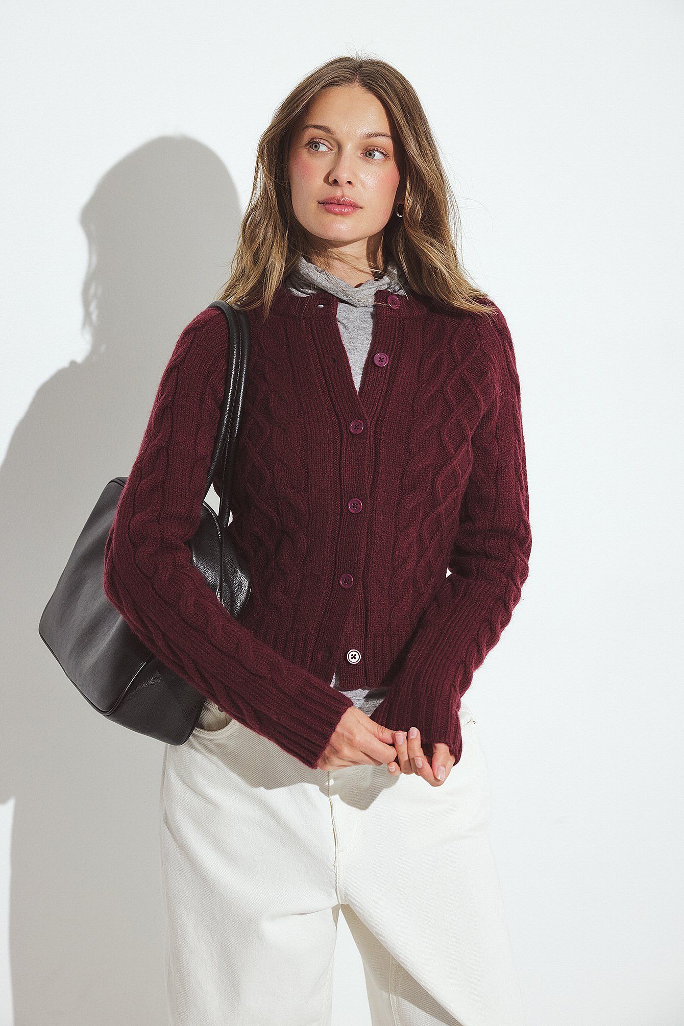 Cardigan Court en Maille Torsadée Classique pour Femme | Élégance Intemporelle et Chaleur