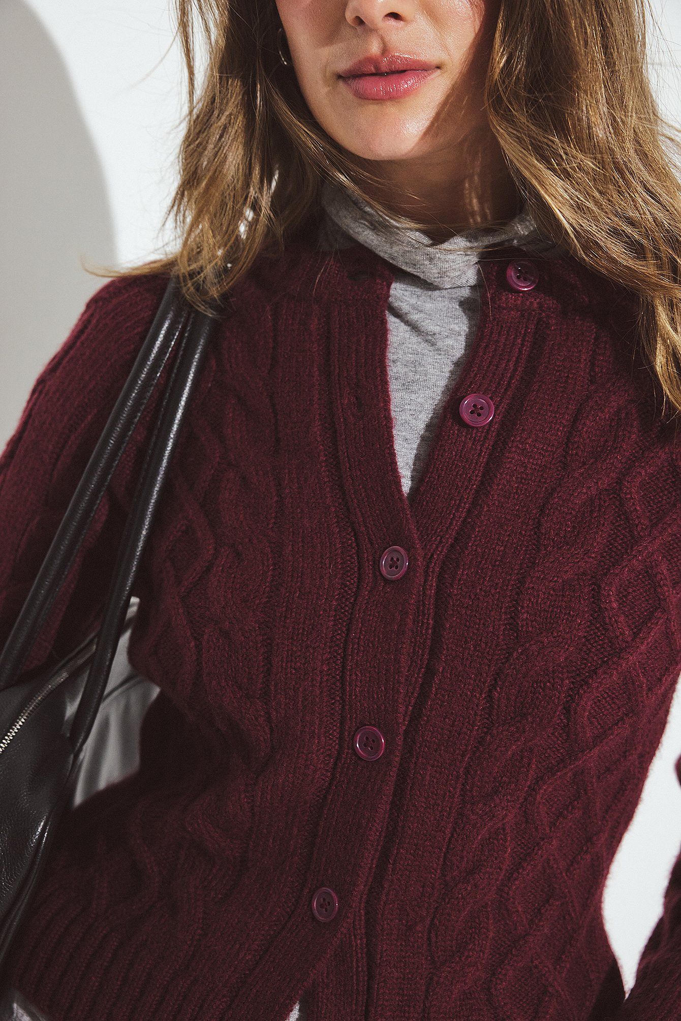 Cardigan Court en Maille Torsadée Classique pour Femme | Élégance Intemporelle et Chaleur