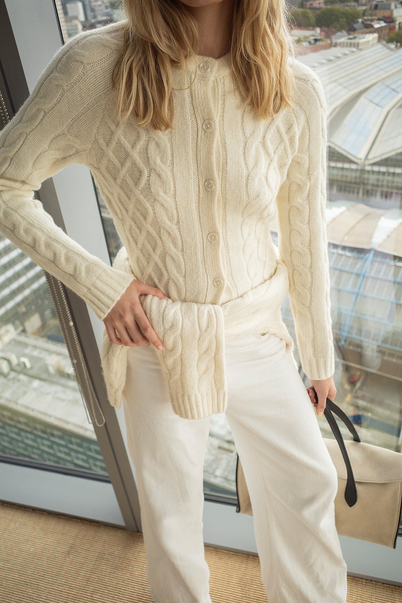 Cardigan Court en Maille Torsadée Classique pour Femme | Élégance Intemporelle et Chaleur