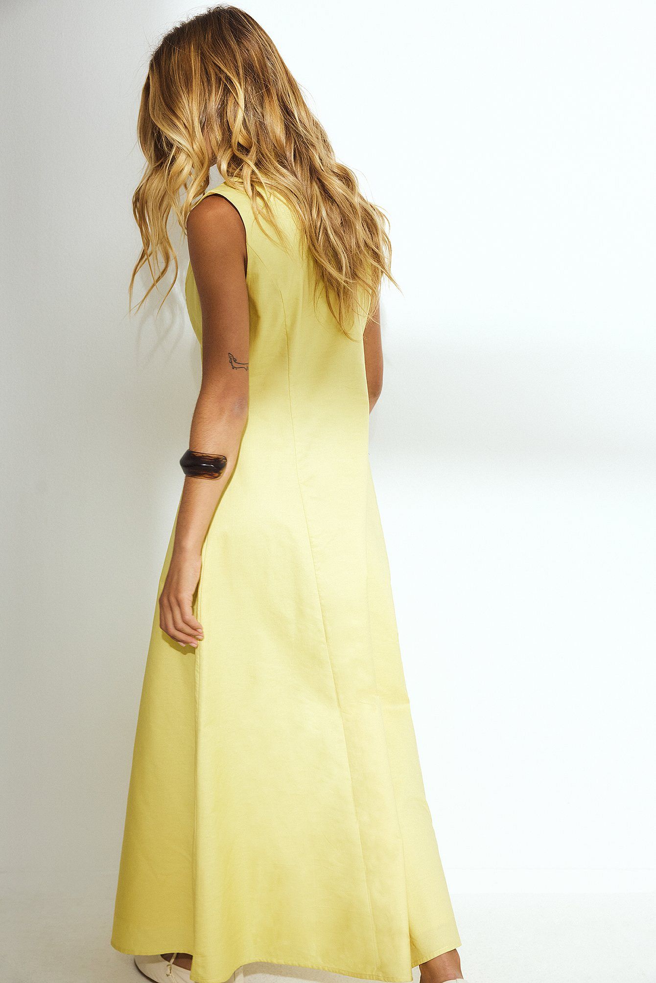 Robe Longue Femme Boutonnée | Sans Manches, Col Revers | Élégance Moderne d’Été