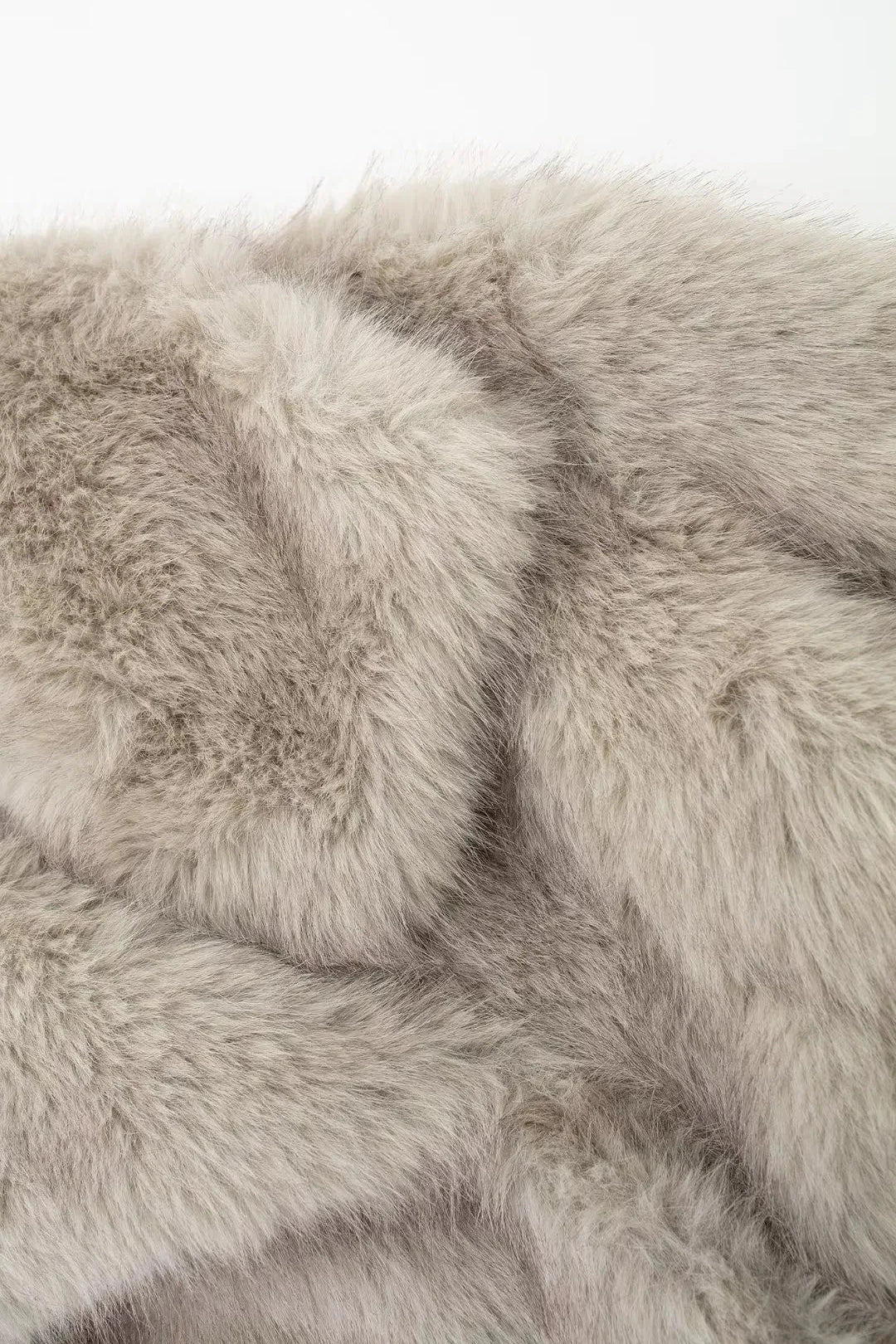 Veste Duveteuse Élégante | Fausse Fourrure Douce | Idéale pour l’Hiver et les Looks Féminins Décontractés