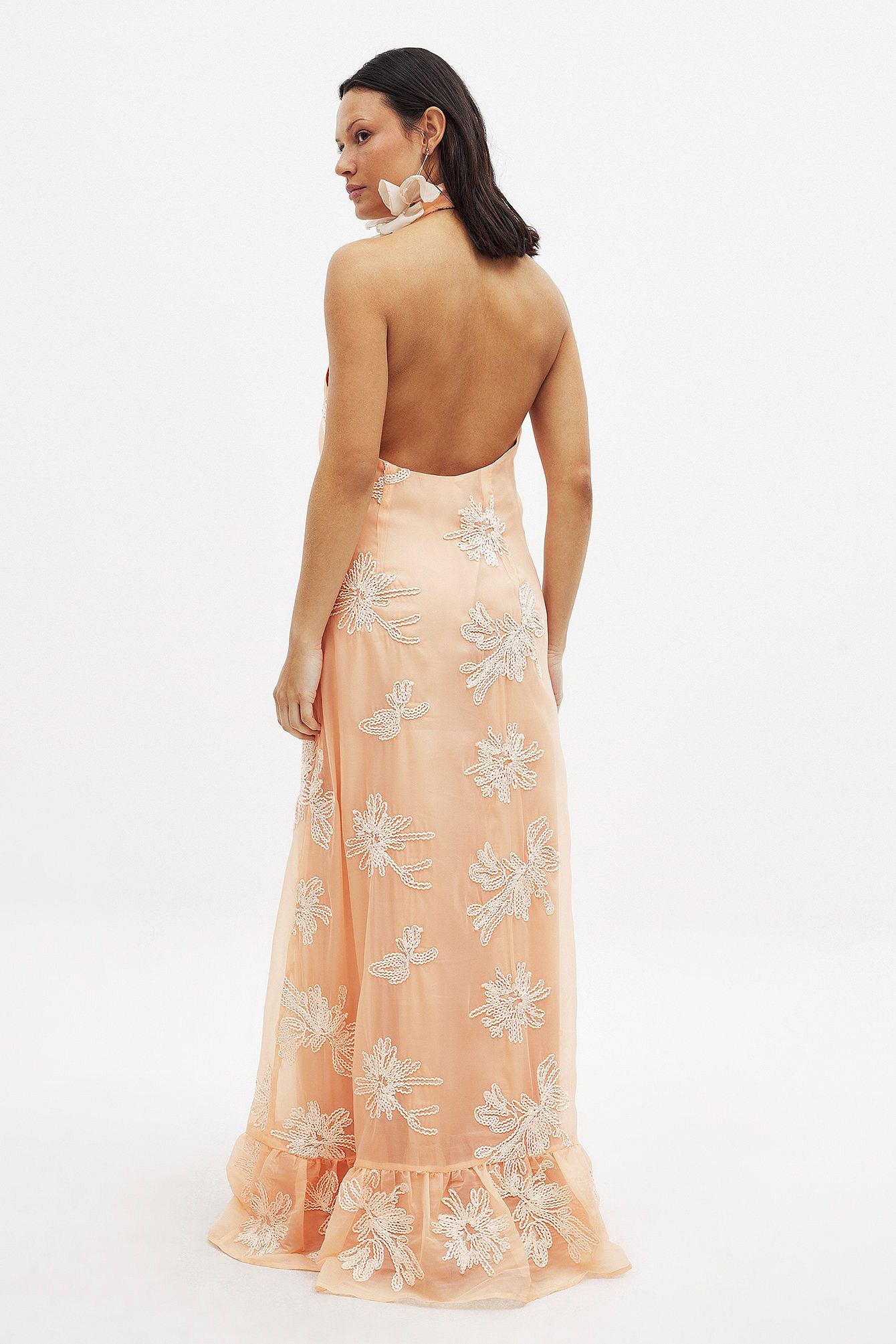 Robe Longue Fluide Halterneck | Dos Nu Élégan| Fermeture Boutons Côté