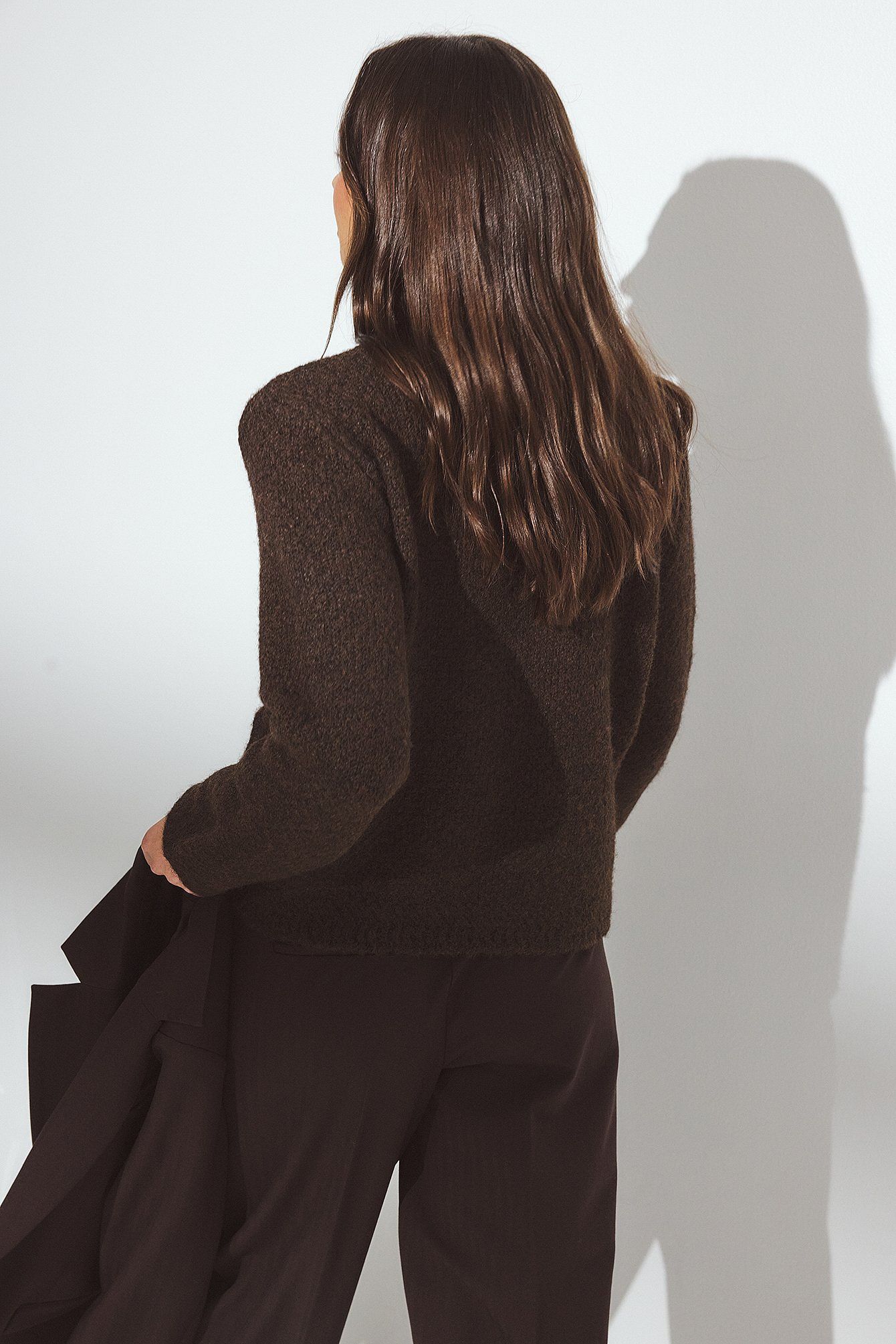 Cardigan Court en Maille Texturée à Poches pour Femme | Élégance Classique et Confort Doux