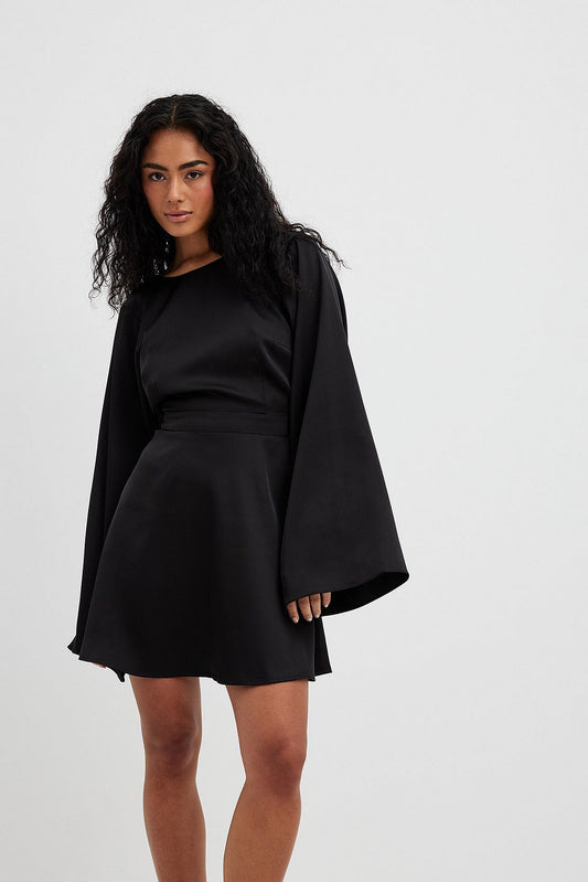 Robe Courte Satinée Dos Nu | Manches Kimono Amples | Mini Robe Soirée Chic