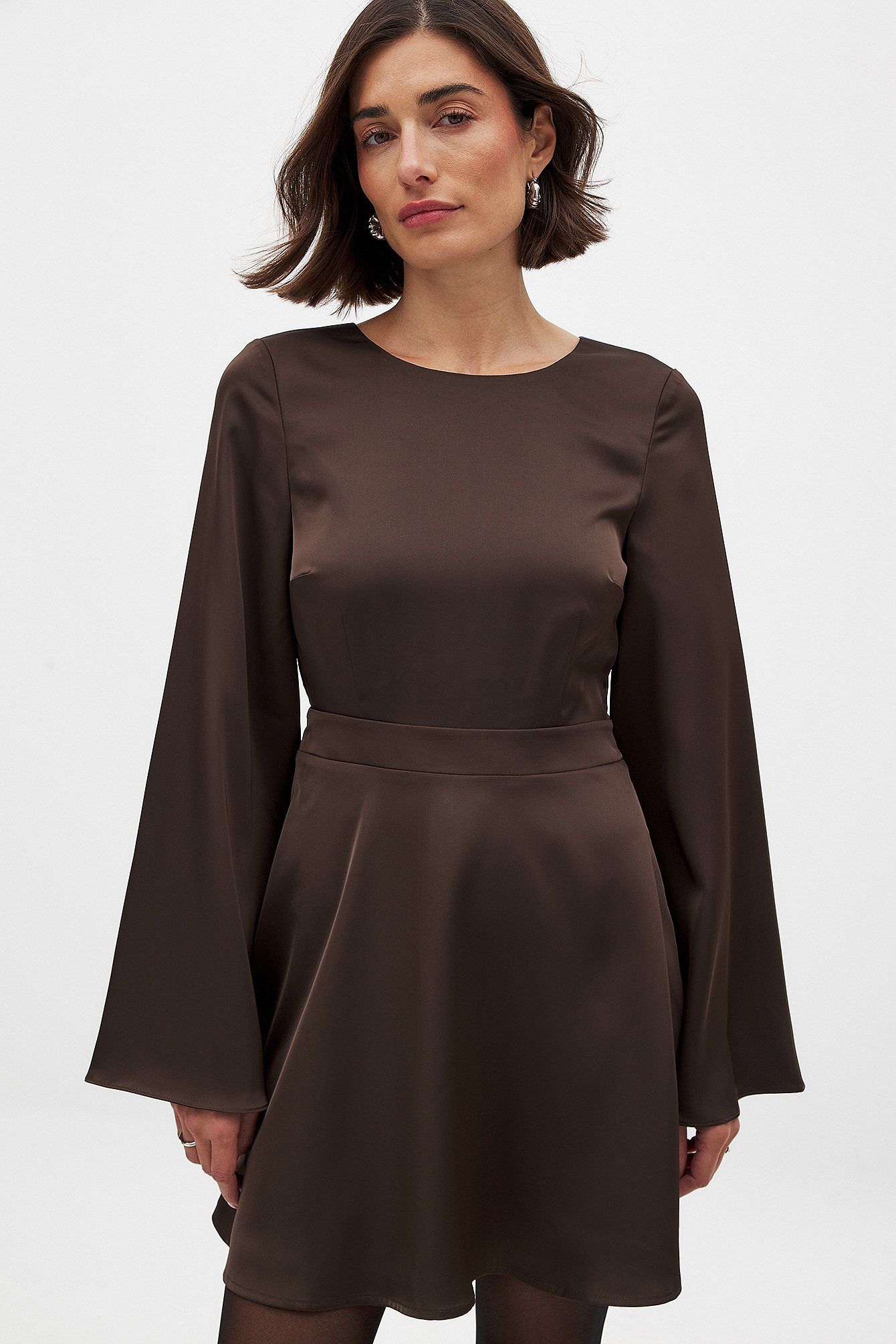 Robe Courte Satinée Dos Nu | Manches Kimono Amples | Mini Robe Soirée Chic