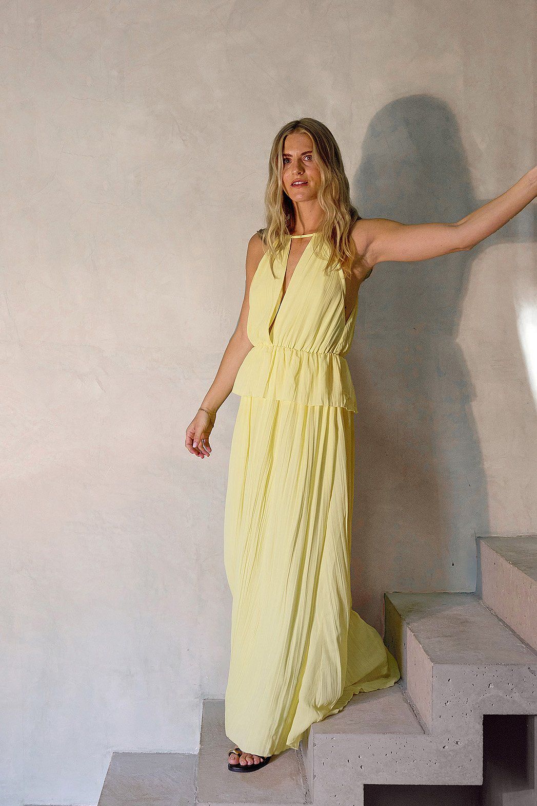 Robe Longue Femme Plissée | Encolure Haute, Dos Noué | Coupe Fluide et Moderne