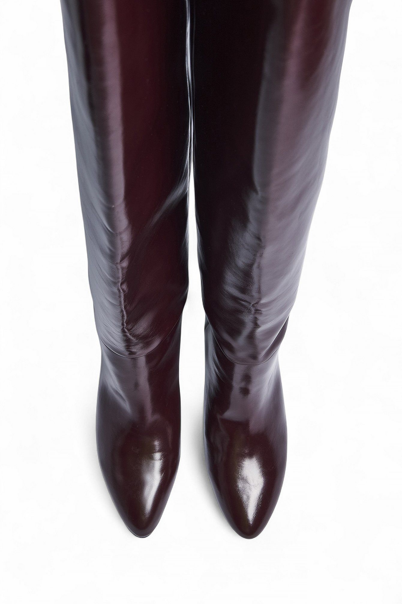 Bottes Montantes Vernies | Bout Pointu et Talon Évasé | Idéales pour une allure audacieuse