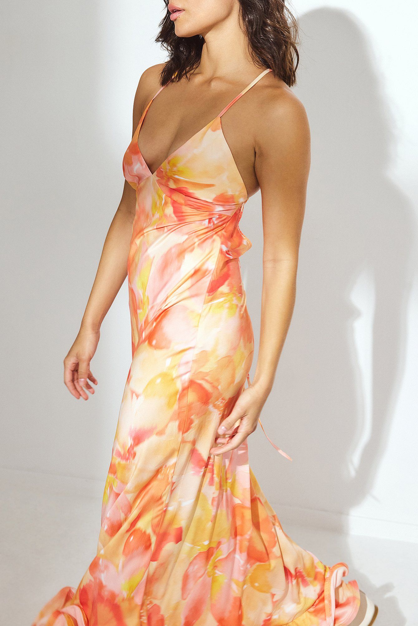 Robe Midi Satinée Décolleté V | Bretelles à Nouer Fluide | Ourlet à Volants Chic