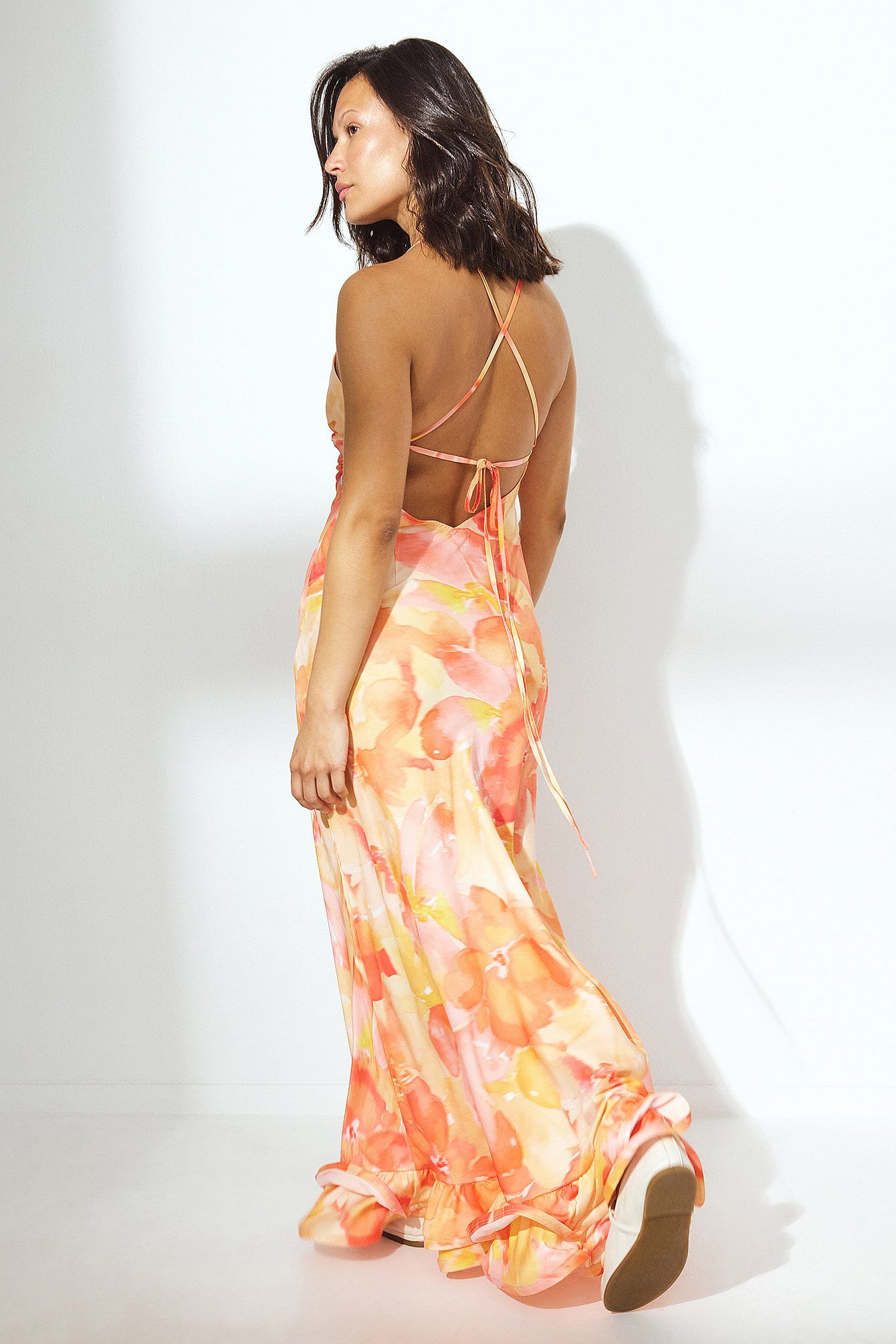 Robe Midi Satinée Décolleté V | Bretelles à Nouer Fluide | Ourlet à Volants Chic