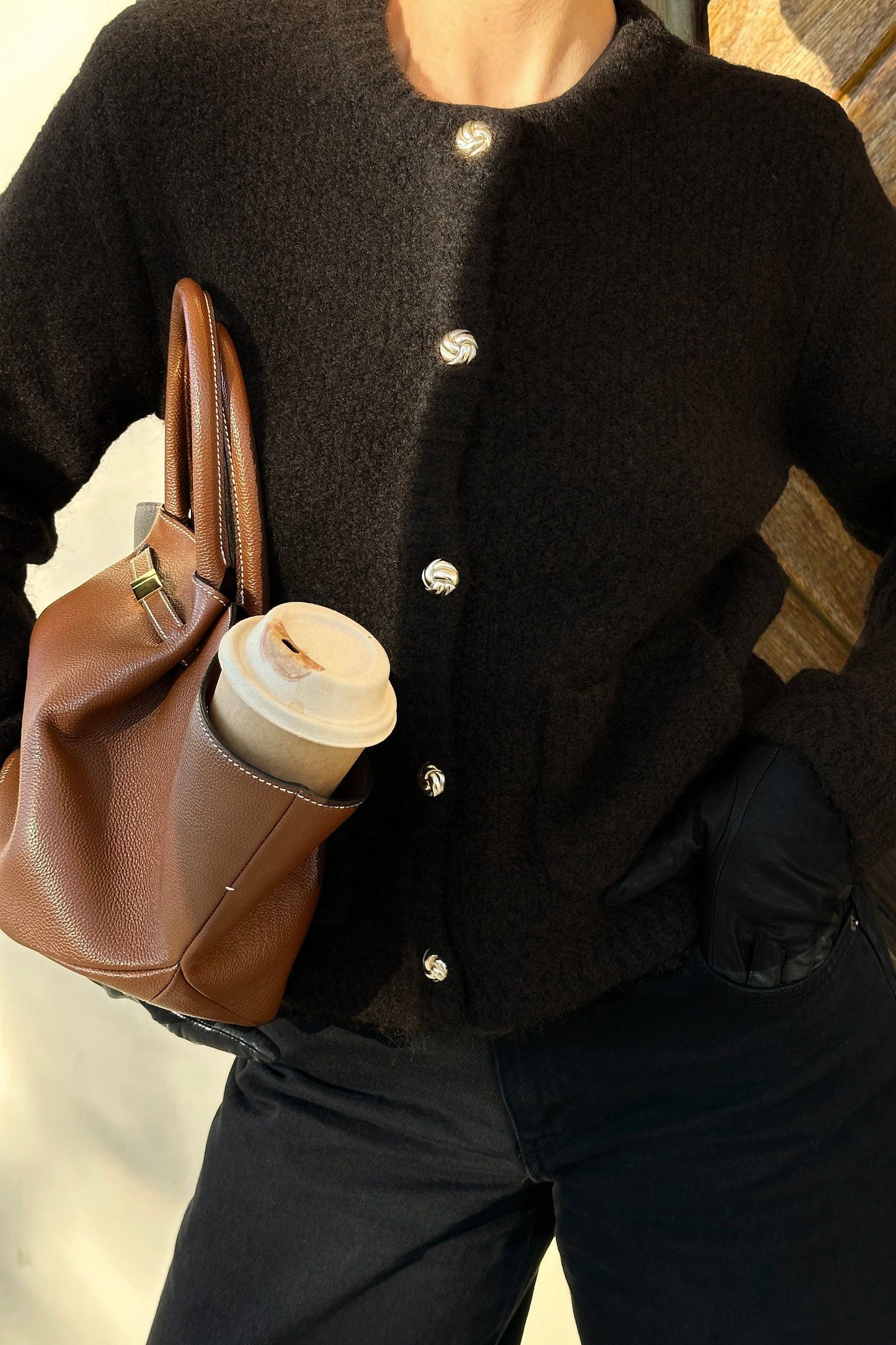 Cardigan Court en Maille Texturée à Poches pour Femme | Élégance Classique et Confort Doux